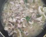 Foto del paso 6 de la receta: Sopa de atún marinado con caldo al ajo negro y alga wakame