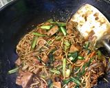 Foto langkah ke 6 dari resep Mie goreng sawi bakso.