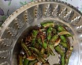 A picture of step 11 of Methi pithla jowar green garlic bhakri and thecha village style.