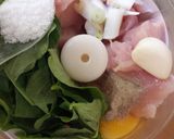 Foto langkah ke 1 dari resep Dumpling Ayam Bayam.