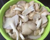 Hình bước làm 1 của món Nấm Bào Ngư Hấp Thái (Món Chay)