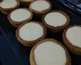 Foto langkah ke 5 dari resep Hokkaido Baked Cheese Tart.