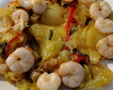 Foto del paso 9 de la receta: Patatas a lo pobre con huevos y gambas