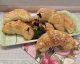 Pihe-puha sajtos kolbászos kifli 🌭🥐🌭 recept fázis 9 fotója