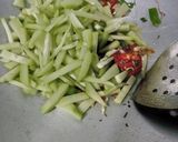 Foto langkah ke 3 dari resep Oseng Labu Siam.