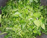 Foto langkah ke 4 dari resep Tumis Selada Air Kerang (Tumis Sayur Paret-Paret Ghoncah Korang).