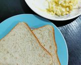 Gambar langkah 2 resipi Sandwich Telur Sempoi.