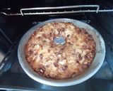 Foto del passaggio 5 della ricetta Ciambellone di mele con crumble di noci😋