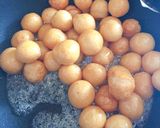 Hình bước làm 2 của món Món ăn vặt: Bánh Donuts bột nếp rán ngào đường🍩