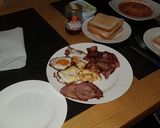 Φωτογραφία βήματος 4 της συνταγής English breakfast σπιτικό!! 🥚🥚🍳🍳🥓🥓🍞🍞🧈🧈