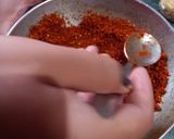 A picture of step 3 of Maharashtrian garlic chutney.