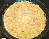 Foto del paso 6 de la receta: Quiche de tortellinis con bacon y calabacín