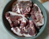Une image de l'étape 1 de Filets d'agneau rôtis au airfryer accompagnés de salade de crudités.