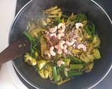 Foto del paso 3 de la receta: Verduras Keto con frutos secos y salsa de coco