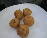 Foto langkah ke 6 dari resep Bola2 nasi ayam.
