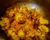 कुकर वाली गोभी करी (cooker wali gobi curry recipe in Hindi) रेसिपी चरण 6 फोटो