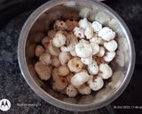 A picture of step 2 of Waterchestnut and makhana kheer.