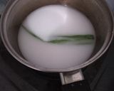 Foto langkah ke 2 dari resep Bubur sumsum super lembut.