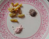 A picture of step 2 of Sweet Makhana raita.