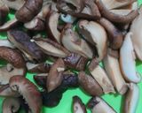 Foto langkah ke 1 dari resep Tumis Jamur Wortel.