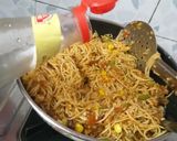 नूडल्स फ्राइड राइस (noodles fried rice recipe in Hindi) रेसिपी चरण 4 फोटो