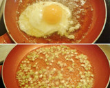 Foto del paso 2 de la receta: Huevos fritos con ajetes
