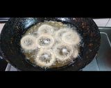A picture of step 3 of Crunchy Onion Rings.