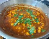 A picture of step 2 of Amritsari Chana Masala.