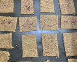 Foto del paso 2 de la receta: Crackers saladas integrales con semillas