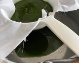 A picture of step 3 of Wild garlic oil.