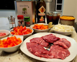 Foto del paso 1 de la receta: Carrilleras ibéricas a la manzanilla y salchichas frescas