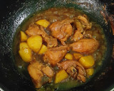 Foto langkah ke 3 dari resep Semur Ayam & Kentang.