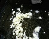 A picture of step 3 of Jhatphat omelette sandwich.