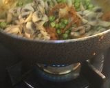 A picture of step 4 of Dry Mushroom Mater Masala.