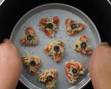 पिझ्झा (pizza recipe in marathi) रेसिपी स्टेप 4 फोटो 