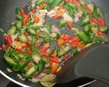 Foto langkah ke 2 dari resep Cumi Cabe Ijo.