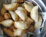मावा गुझिया (Mawa gujia recipe in Hindi) रेसिपी चरण 4 फोटो