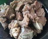 Foto langkah ke 2 dari resep 88 Sup Daging plus Tulang Sapi.