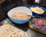 Arab kenyér finomságokkal töltve recept fázis 1 fotója