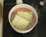 Foto langkah ke 5 dari resep Indomie Ayam Jamur Devina Hermawan.
