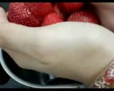 स्ट्रॉबेरी जूस (strawberry juice recipe in Hindi) रेसिपी चरण 1 फोटो