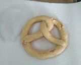 Une image de l'étape 3 de Bretzel lard emmental.