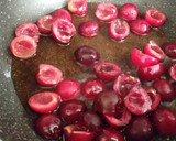 Foto del paso 7 de la receta: Nido de calabacines salteados con frutas secas y cerezas salteadas con patxaran