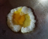 Foto langkah ke 1 dari resep Telur Ceplok Saus Tiram.