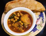 A picture of step 9 of Lahori Murgh Cholay (Chicken Chickpeas Curry).
