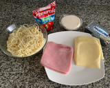 Foto del paso 1 de la receta: Rollitos de jamón y queso con espagueti