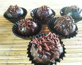 Foto langkah ke 7 dari resep Triples choco cake ball.