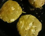 Foto del paso 5 de la receta: Bolones-Tortilla de verde con queso
