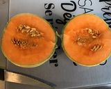 Une image de l'étape 1 de Salade de melon et kiwis au jus de pêches.