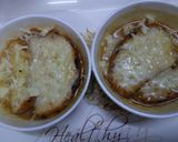 A picture of step 10 of Vegetarian french onion soup.